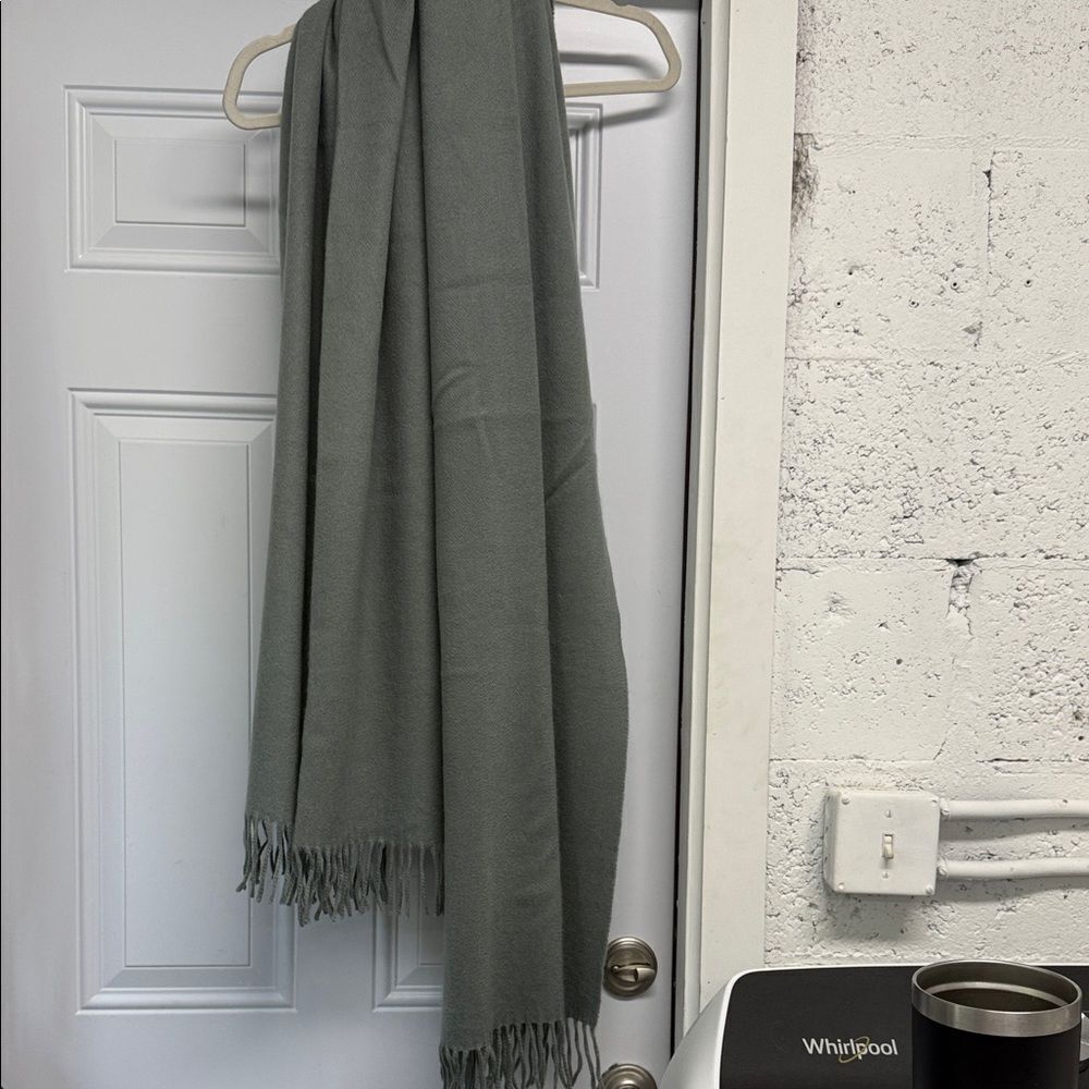 Dana Buchman LUXE 100% Cashmere Charcoal Fringe Wrap Scarf NWOT